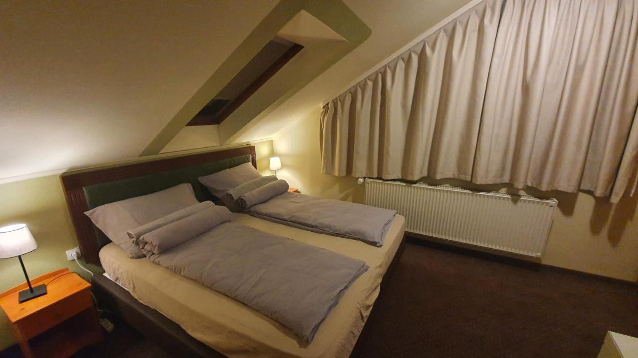 Bed and Breakfast Palantir Panzio Miskolc Esterno foto