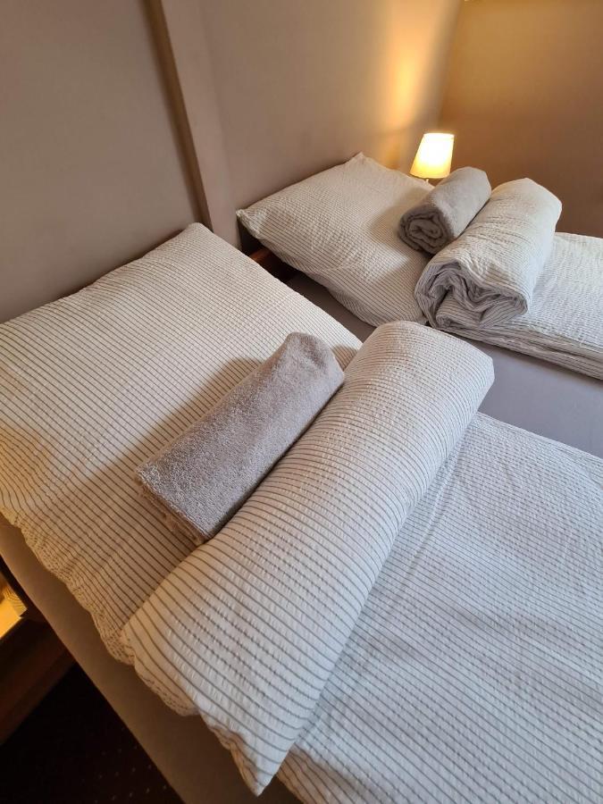 Bed and Breakfast Palantir Panzio Miskolc Esterno foto