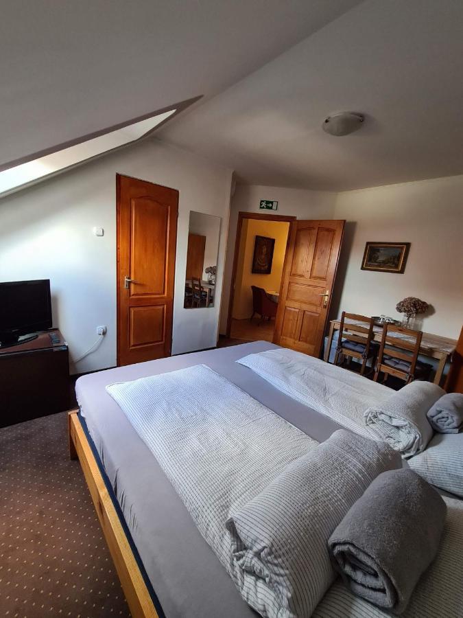 Bed and Breakfast Palantir Panzio Miskolc Esterno foto
