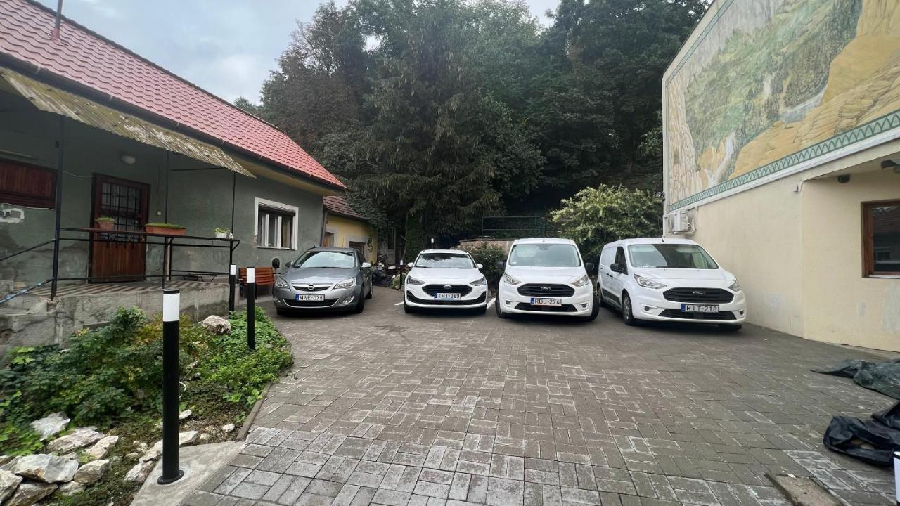 Bed and Breakfast Palantir Panzio Miskolc Esterno foto